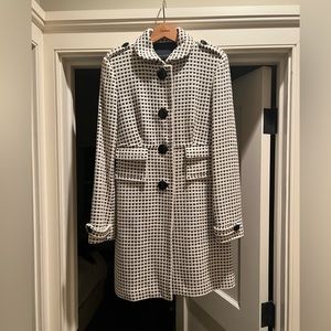 Banana Republic Women’s Black & White pea coat. Size Medium.